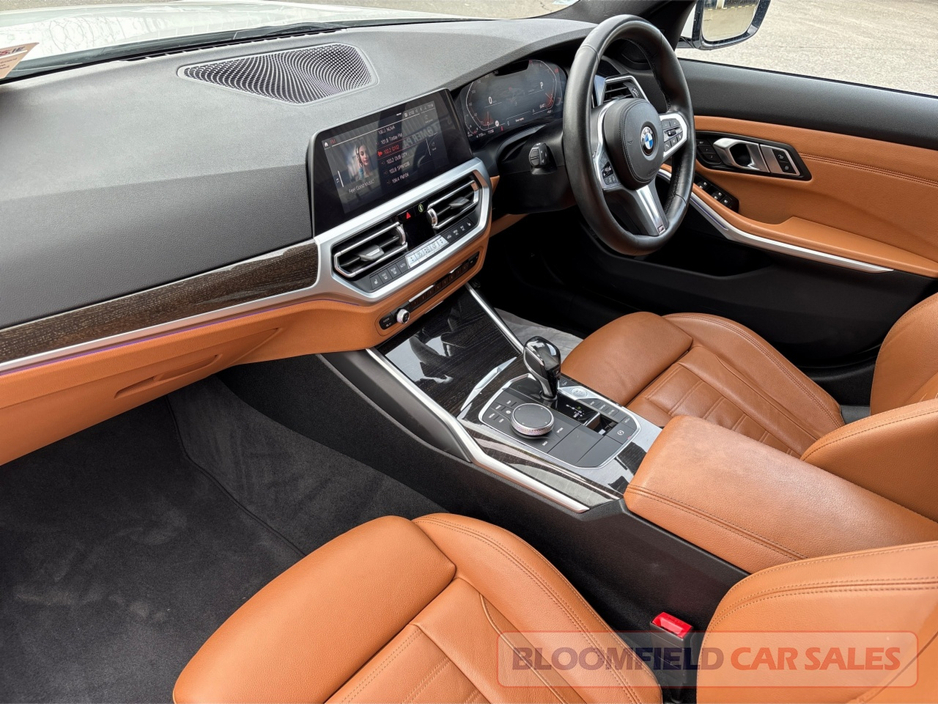 2019 BMW 3 Series - image 13