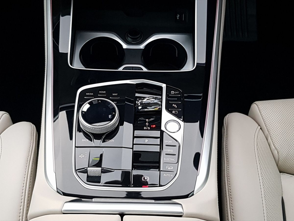 2025 BMW X5 xDrive50e M Sport