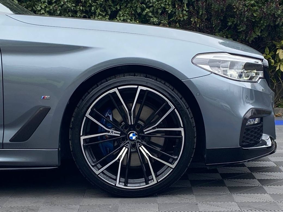 2018 BMW 5 Series - image 9