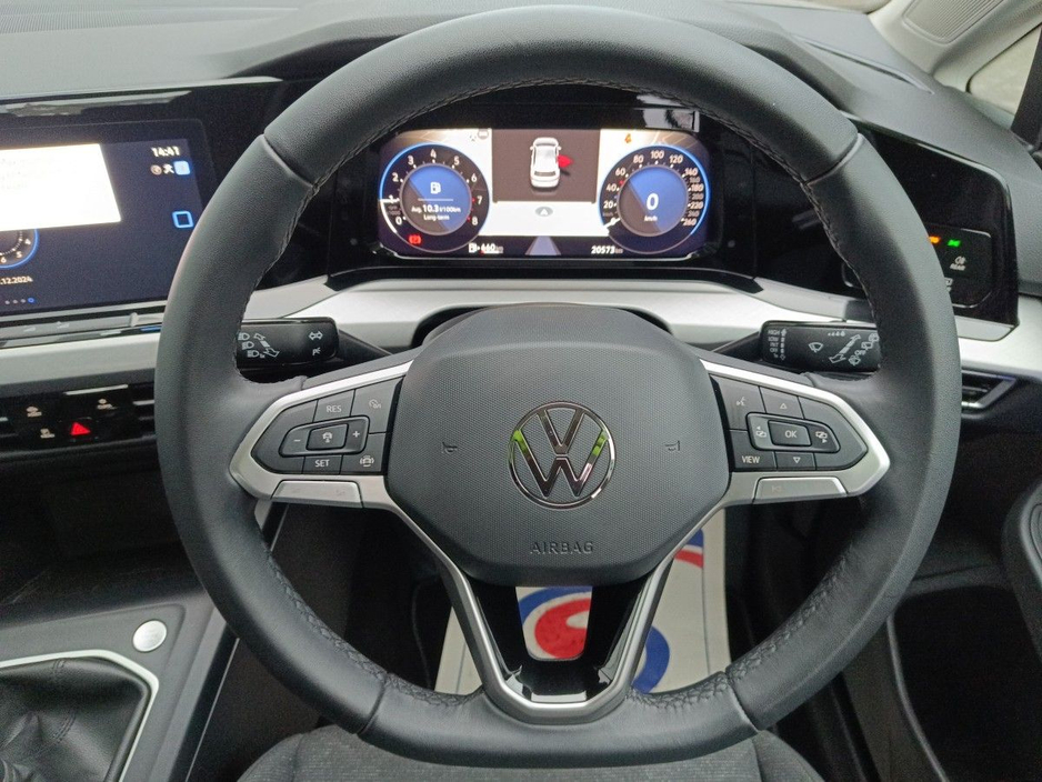 2024 Volkswagen Golf - image 11
