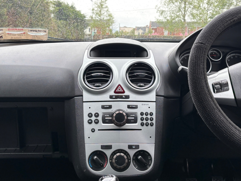 2011 Opel Corsa - image 11