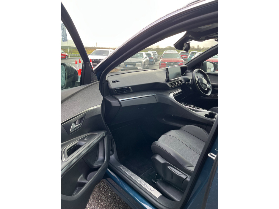 2024 Peugeot 3008 - image 8