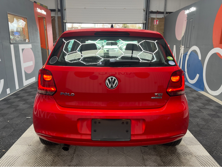 2014 Volkswagen Polo - image 3