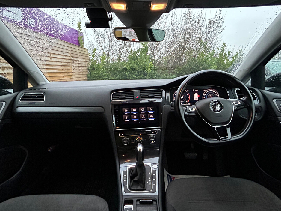 2019 Volkswagen Golf  €18,500