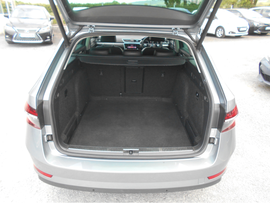 2021 Skoda Superb - image 20