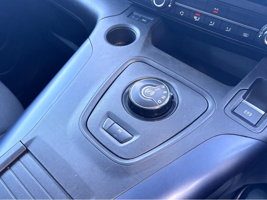 2020 Peugeot Rifter - image 13