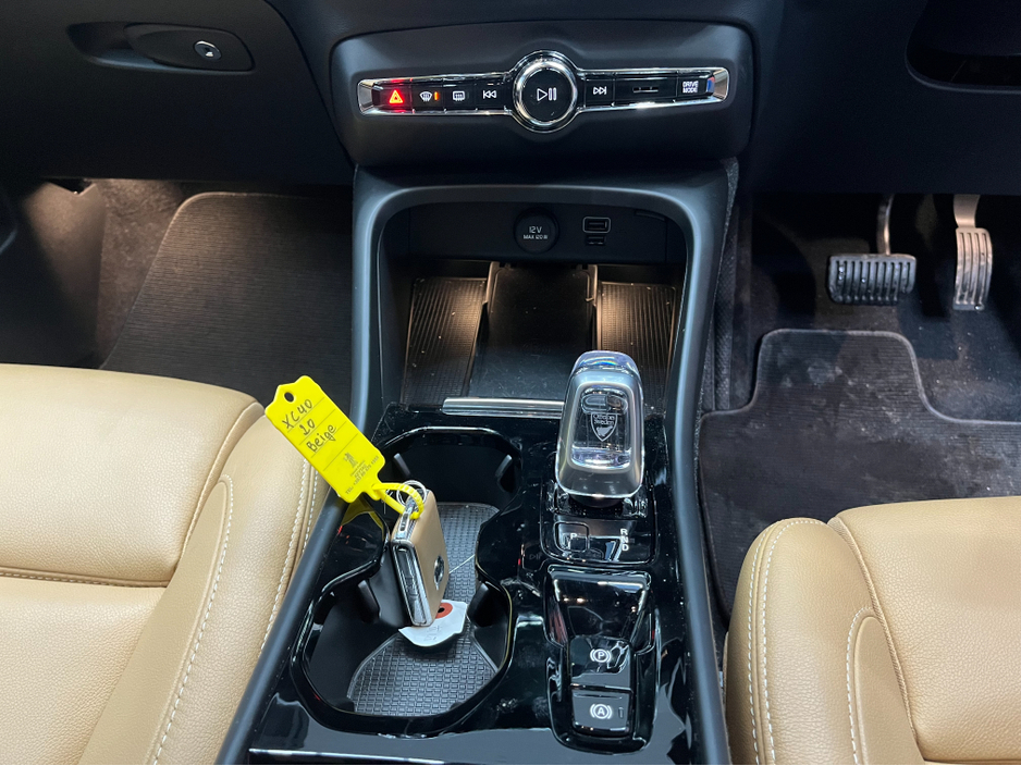 2020 Volvo XC40 €30950! 2020 VOLVO XC40 RECHARGE PLUG-IN HYBRID T5 1.5 AUTOMATIC / CRUISE CONTROL / 360° PARKING CAMERA / ELECTRIC MEMORY & HEATED SEATS / PANORAMIC SUNROOF / HEATED STEERING WHEEL / APPLE CARPLAY €30,950