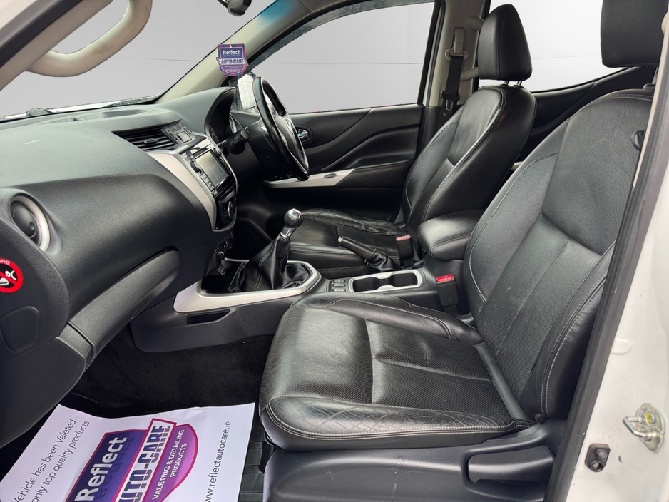 2018 Nissan Navara - image 11
