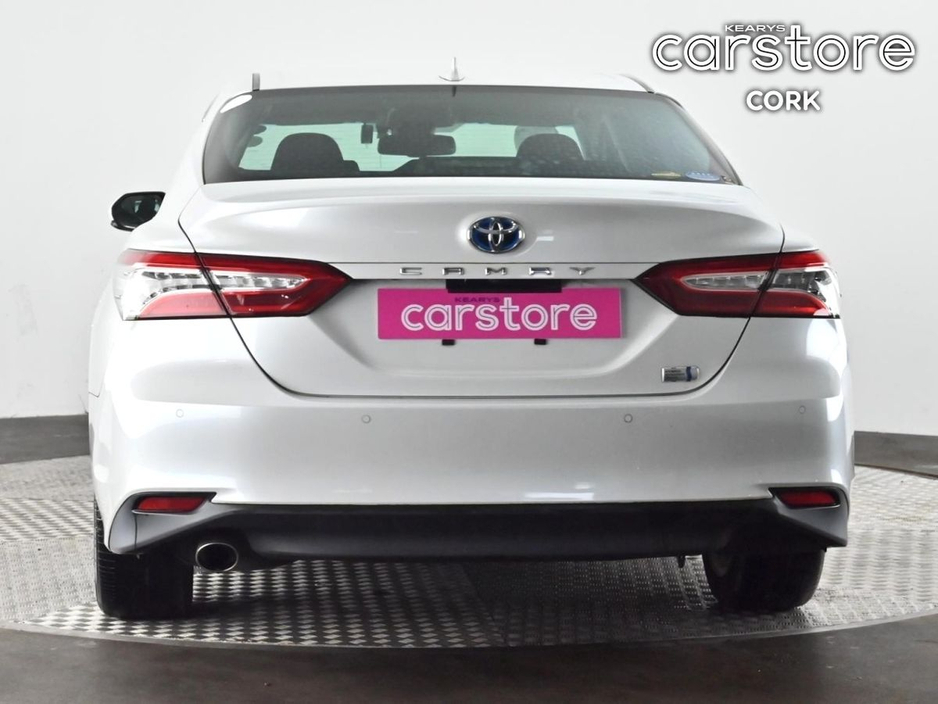 2019 Toyota Camry - image 4