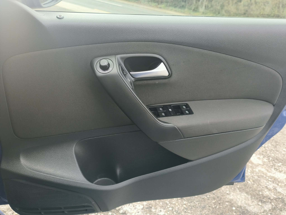 2013 Volkswagen Polo - image 15