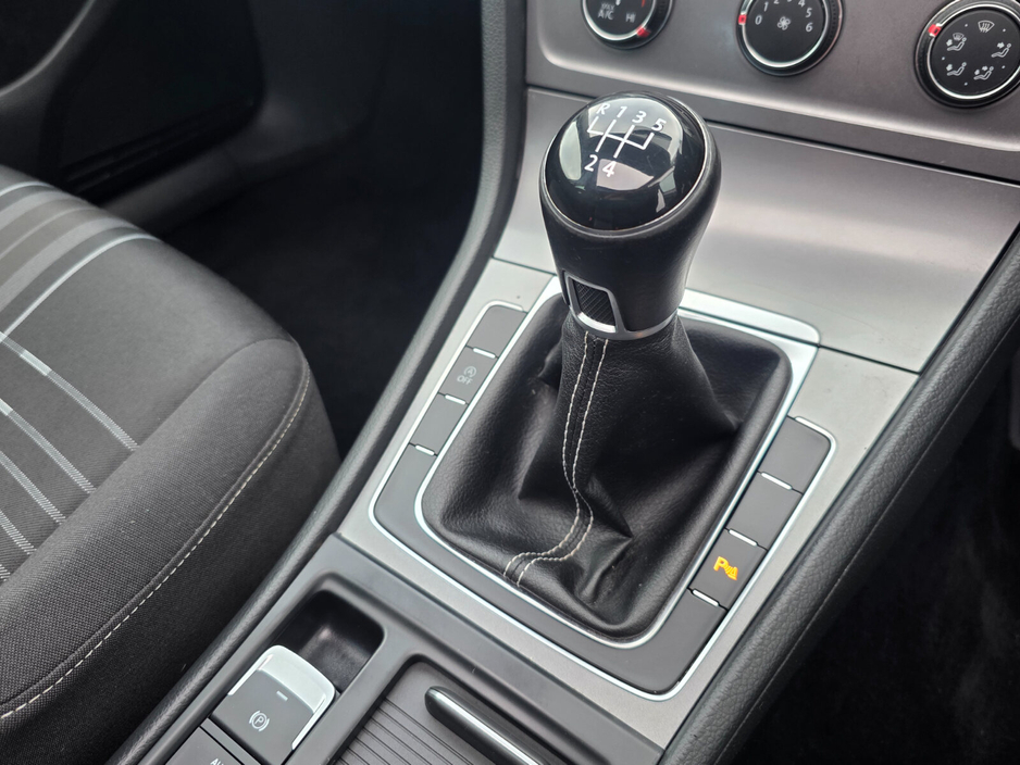 2016 Volkswagen Golf - image 19