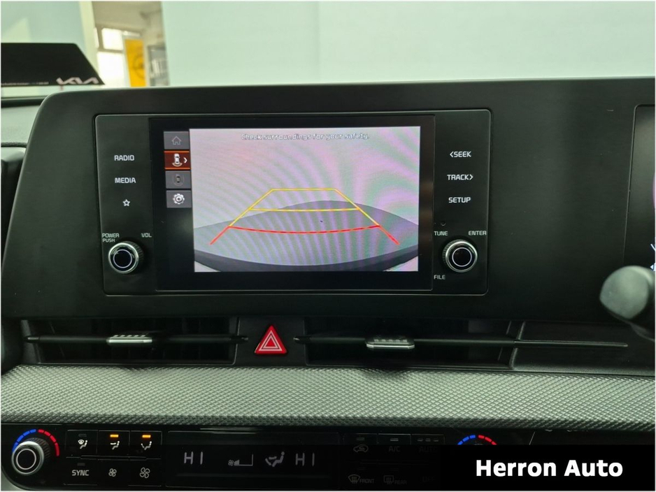 2022 Kia Sportage - image 9