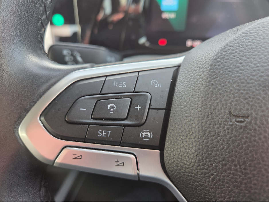 2022 Volkswagen Golf - image 18