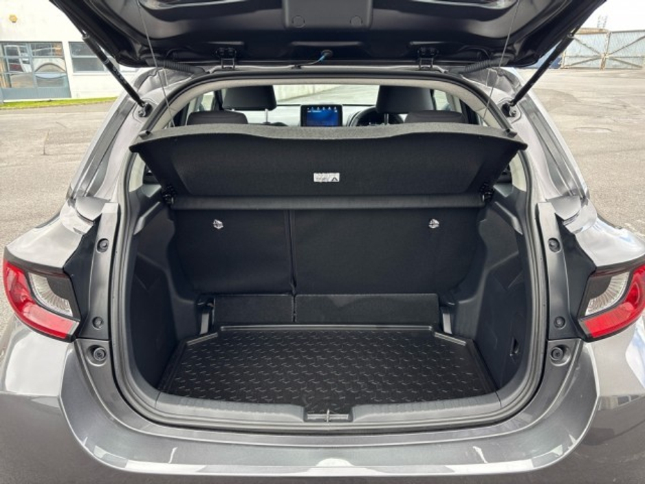 2024 Toyota Yaris - image 11