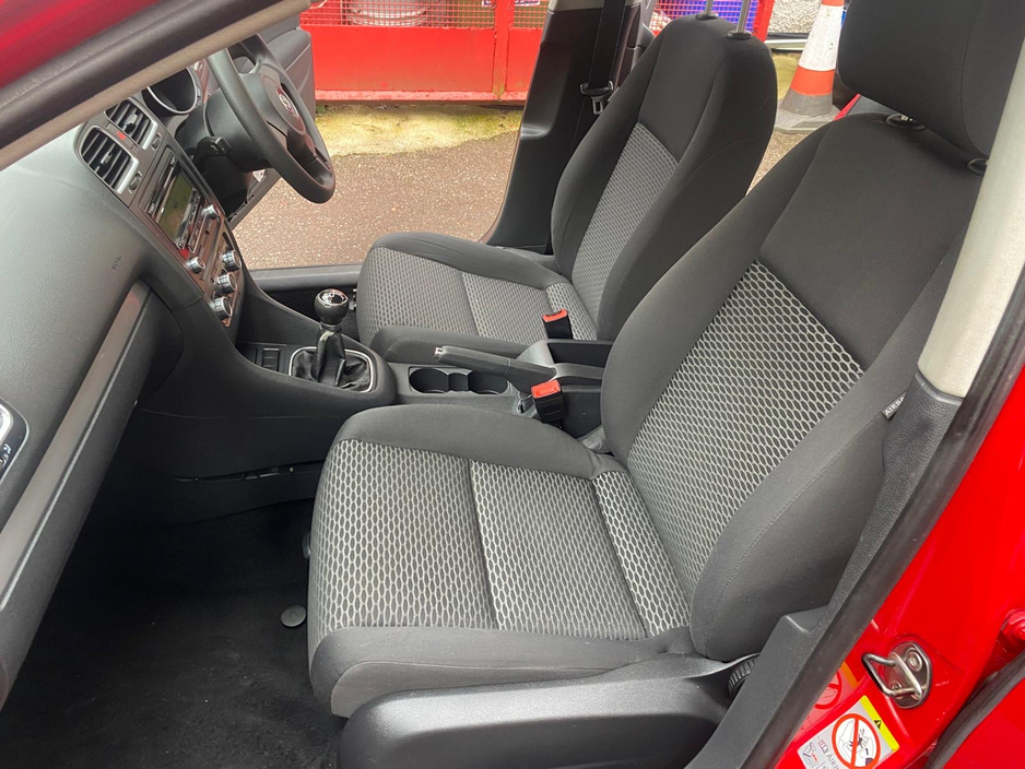 2010 Volkswagen Golf - image 12