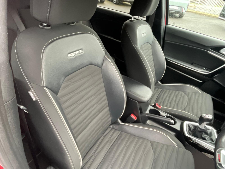 2022 Kia Ceed - image 9