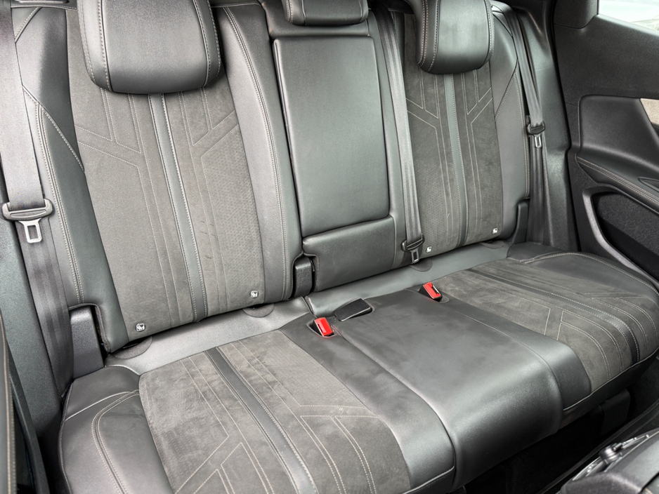 2021 Peugeot 3008 - image 22