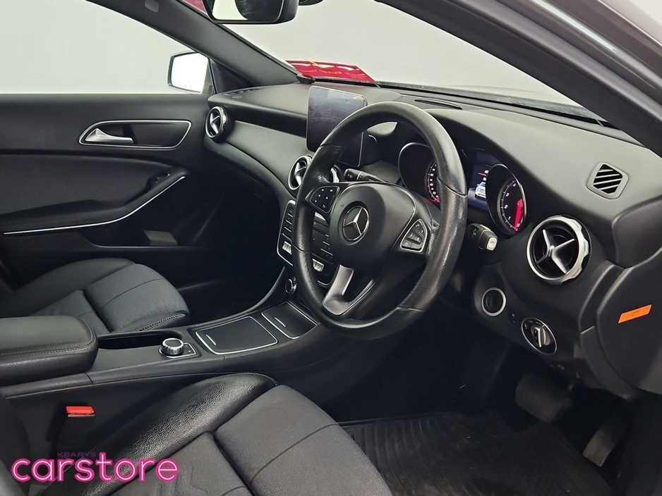 2017 Mercedes-Benz GLA Class - image 9