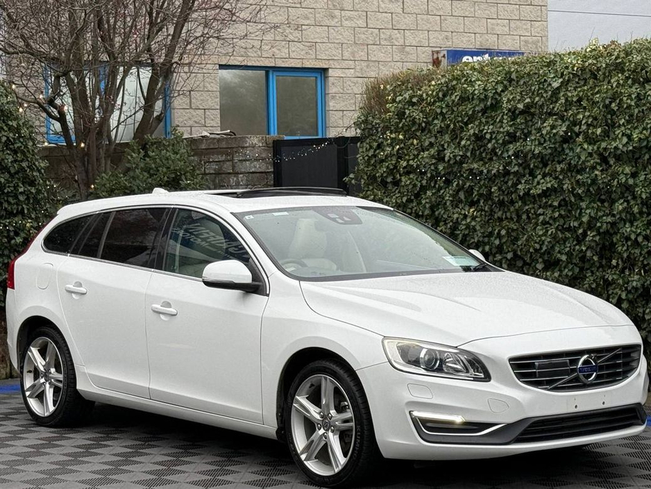 2017 Volvo V60 D4 CLASSIC 2.0 D // OPENING SUNROOF // LEATHER HEATED SEATS // REVERSE CAMERA €18,950