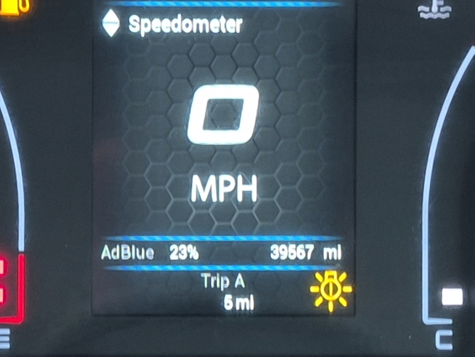 2021 Iveco Daily T35-140  Tipper with 3 seats in front and flashing beacon lights, only 39,000 miles.