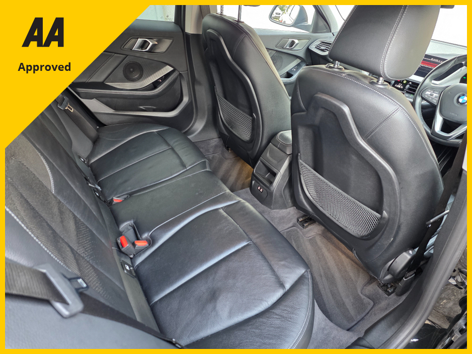 2021 BMW 1 Series - image 12