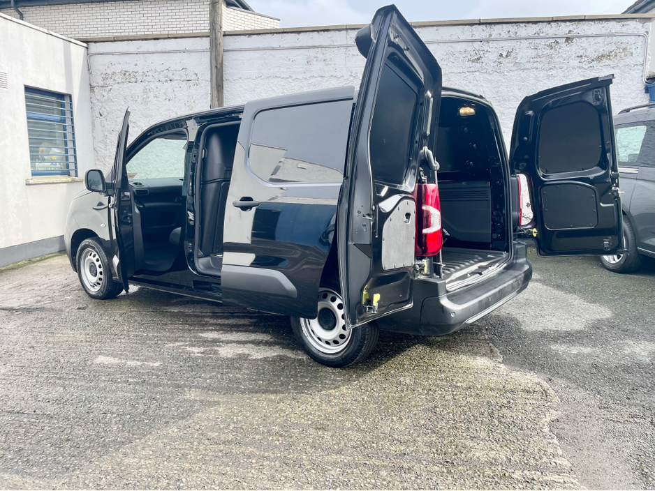 2023 Citroen Berlingo - image 27