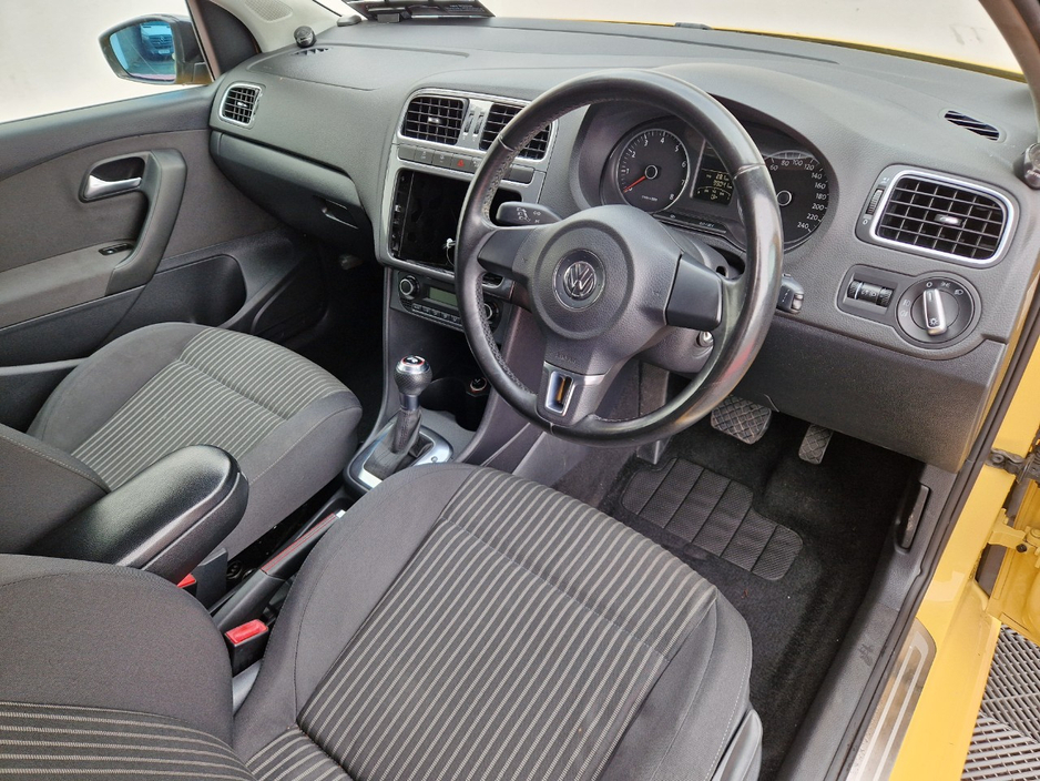 2010 Volkswagen Polo - image 24