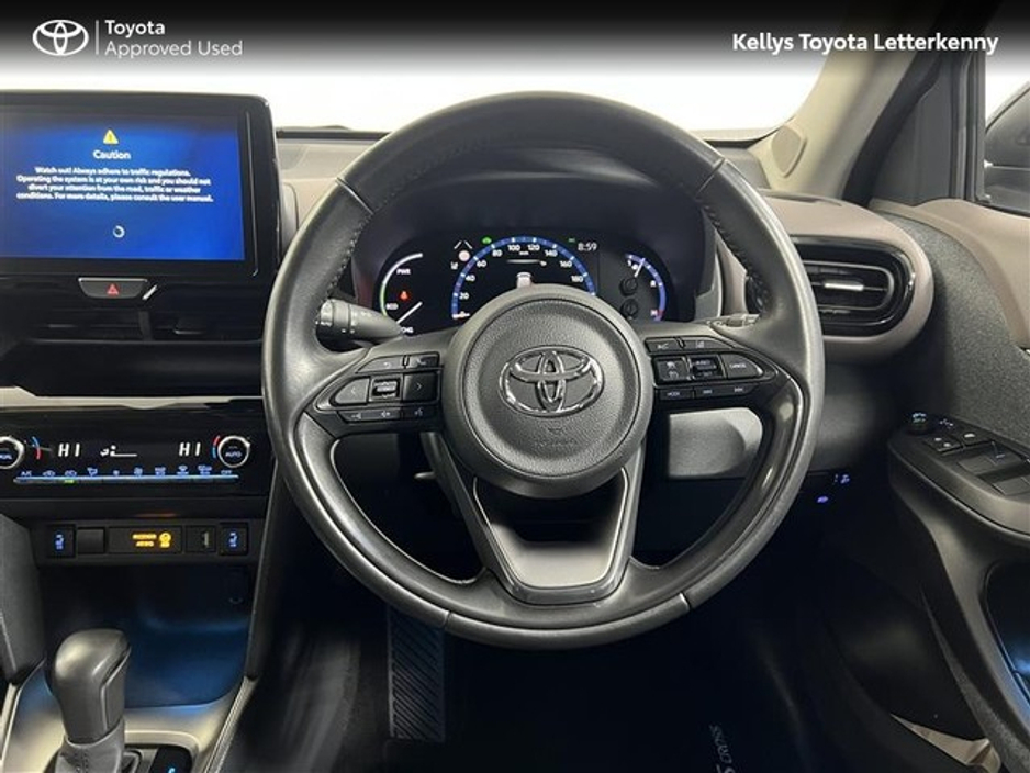 2022 Toyota Yaris Cross - image 9