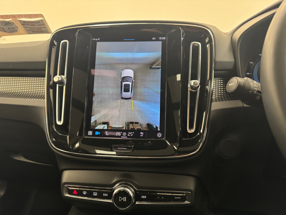 2022 Volvo XC40 - image 15