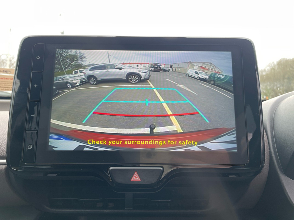 2022 Toyota Yaris - image 14