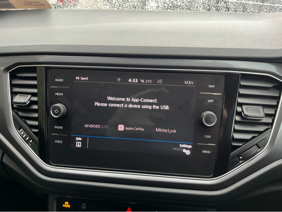 2020 Volkswagen T-Roc - image 21