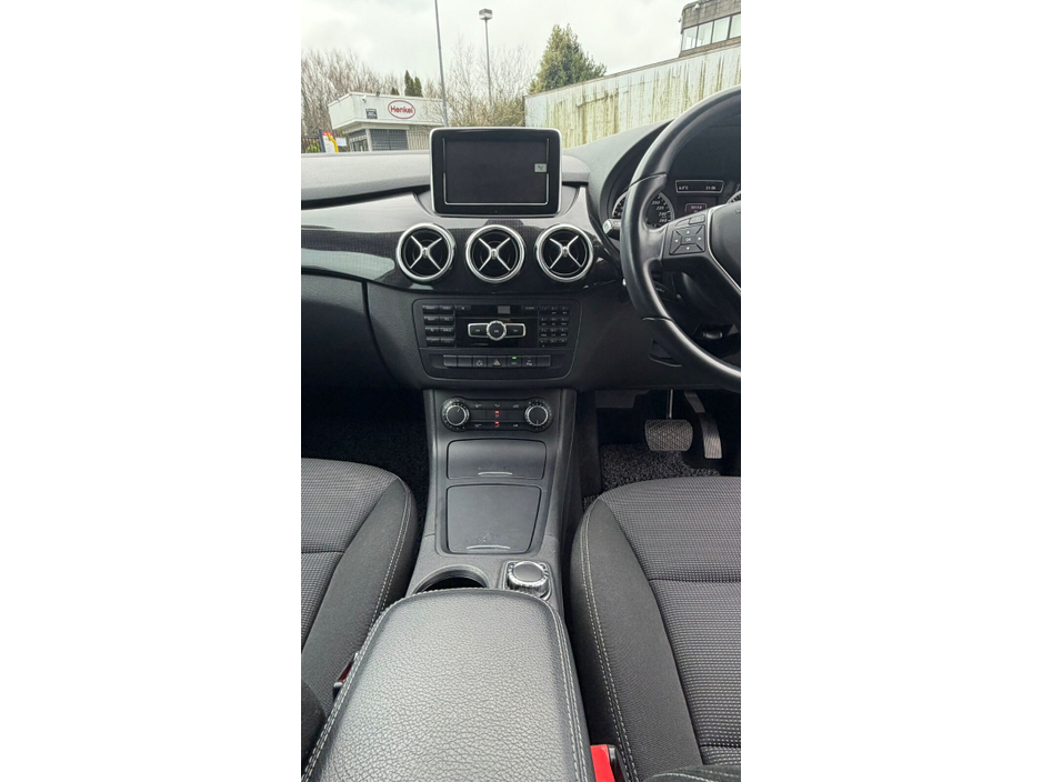 2013 Mercedes-Benz B Class  €11,000