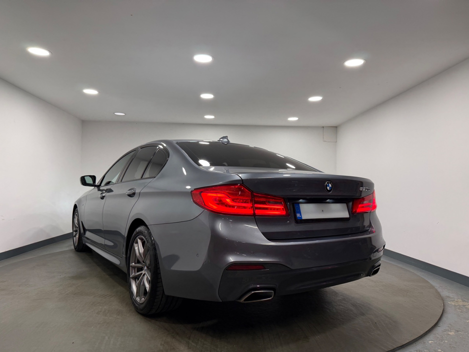 2020 BMW 5 Series - image 7