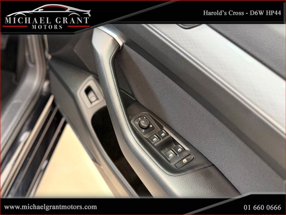 2020 Volkswagen Passat - image 27