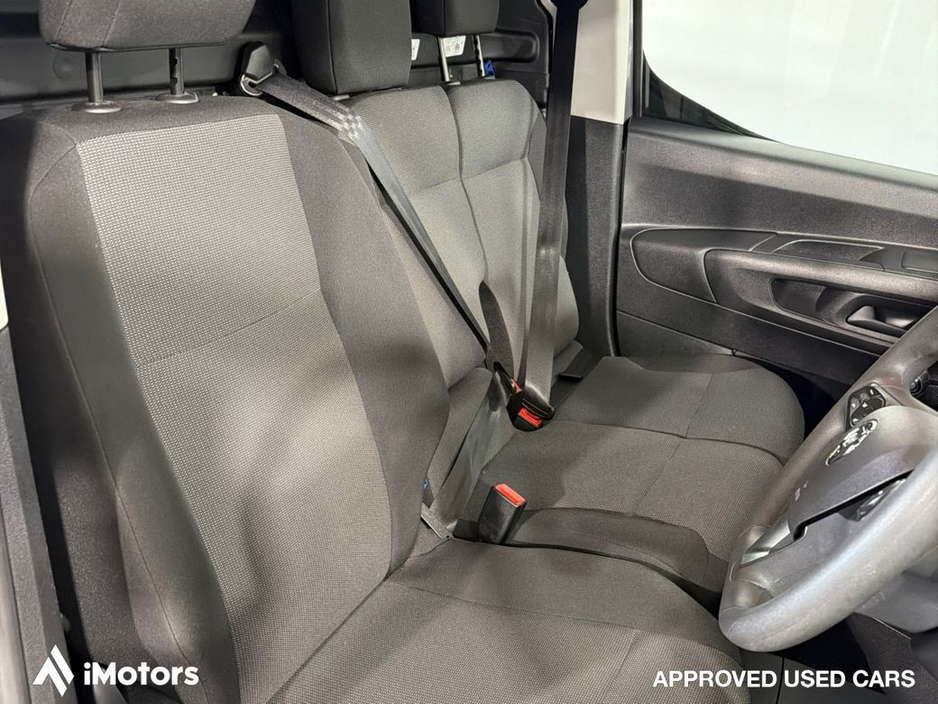 2022 Vauxhall Combo - image 17