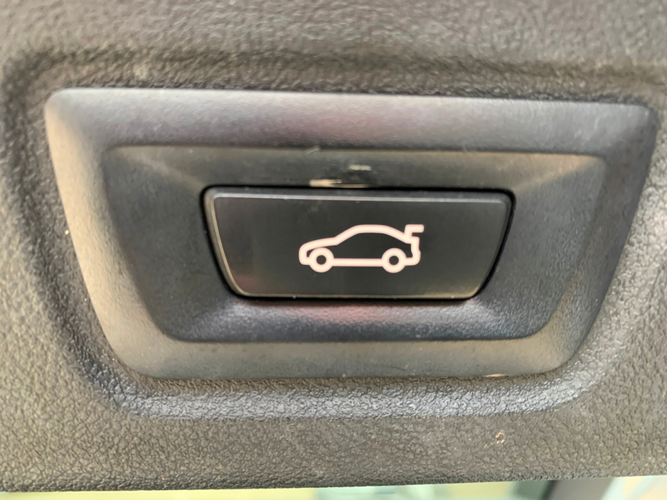 2023 BMW i4 - image 17