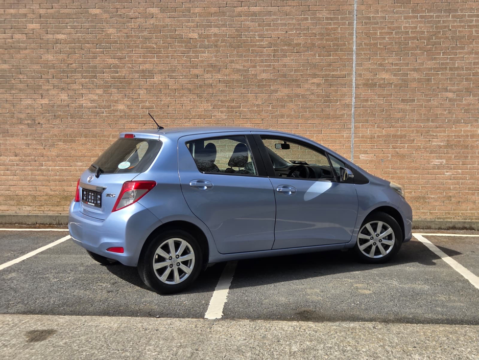 2013 Toyota Yaris - image 18