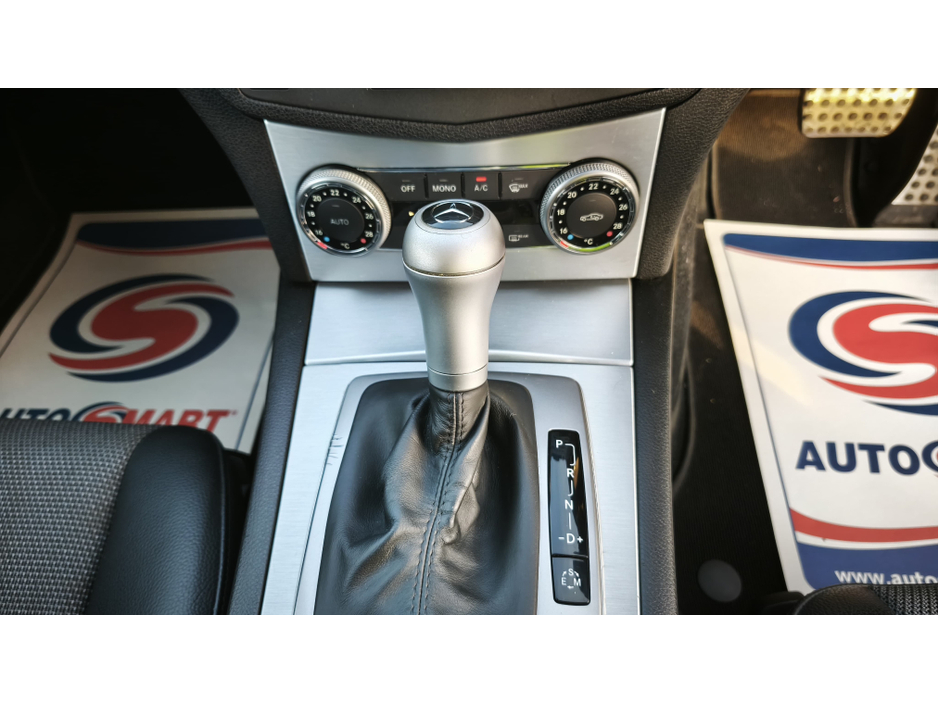 2010 Mercedes-Benz C Class - image 23