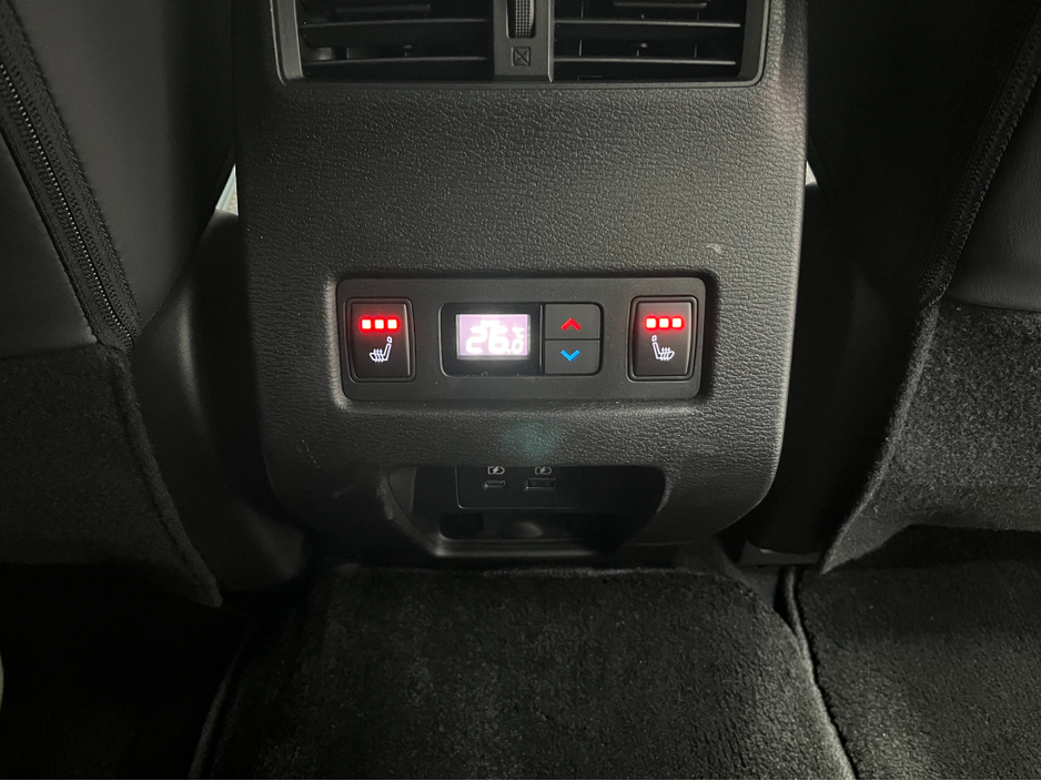 2024 Mitsubishi Outlander - image 17