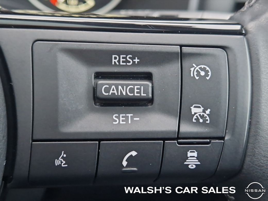 2022 Nissan Qashqai 1.3 HYB SV + Glass Roof Pack €25,950