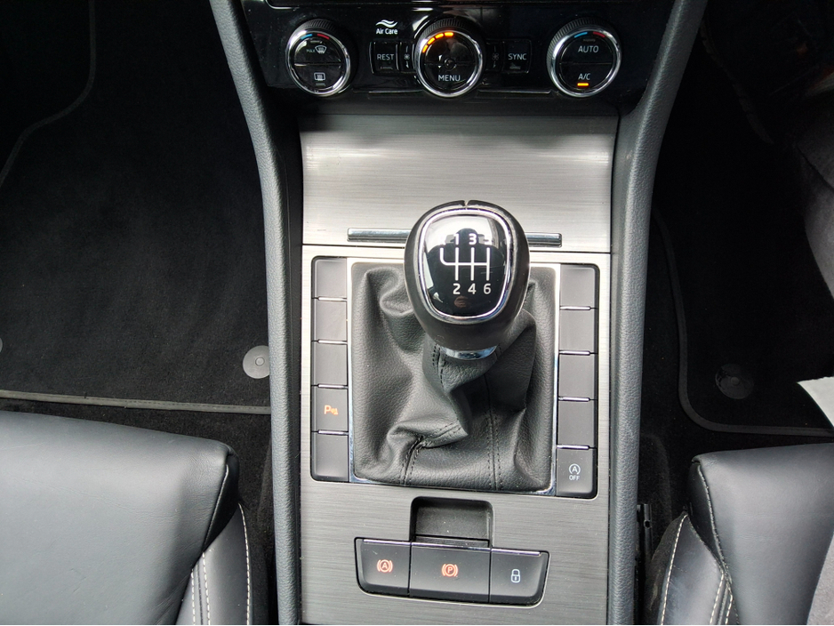 2021 Skoda Superb - image 19