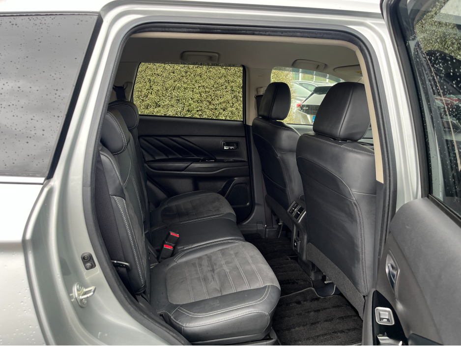 2020 Mitsubishi Outlander G 4WD AUTOMATIC PHEV 2.4 PETROL //HIGH SPEC//HALF LEATHER ELECTRIC HEATED SEATS//HEATED STEERING WHEEL//REVERSE CAMERA//KEYLESS ENTRY// €24,950