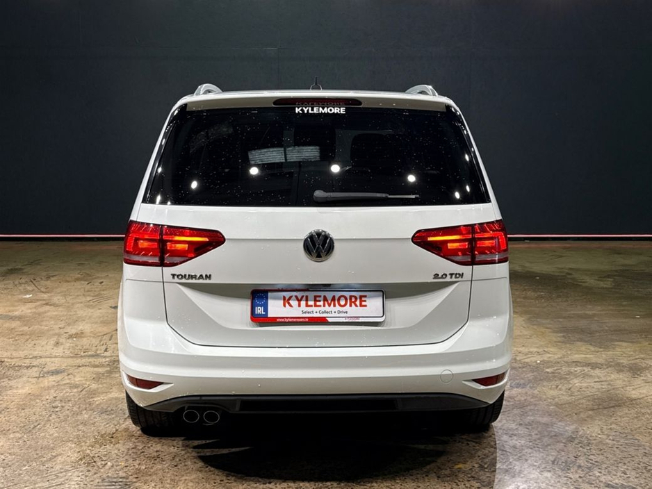 2018 Volkswagen Touran - image 4