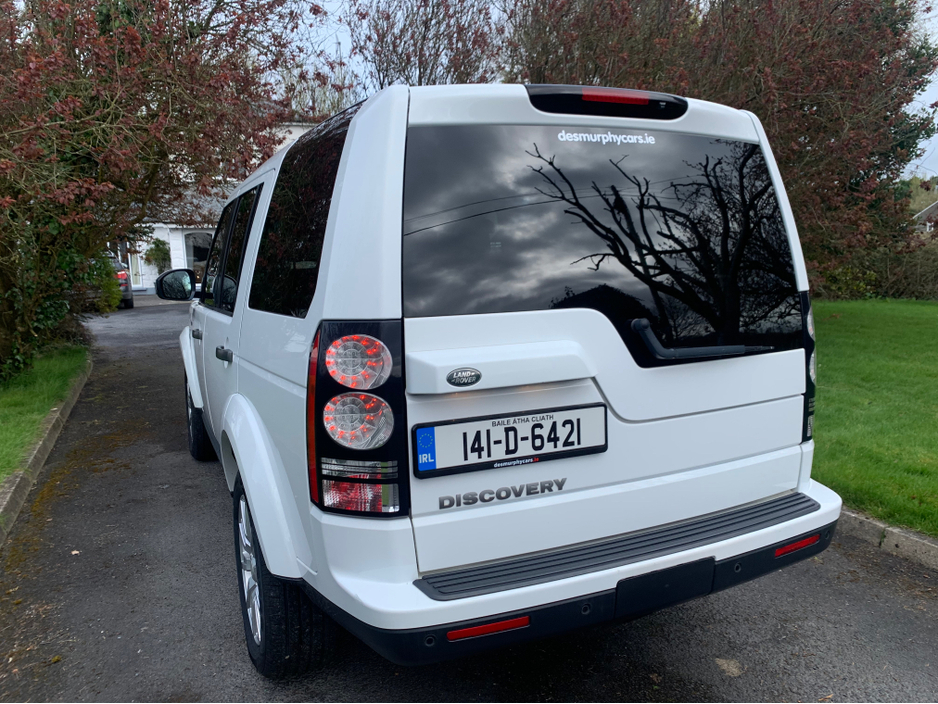 2014 Land Rover Discovery - image 4