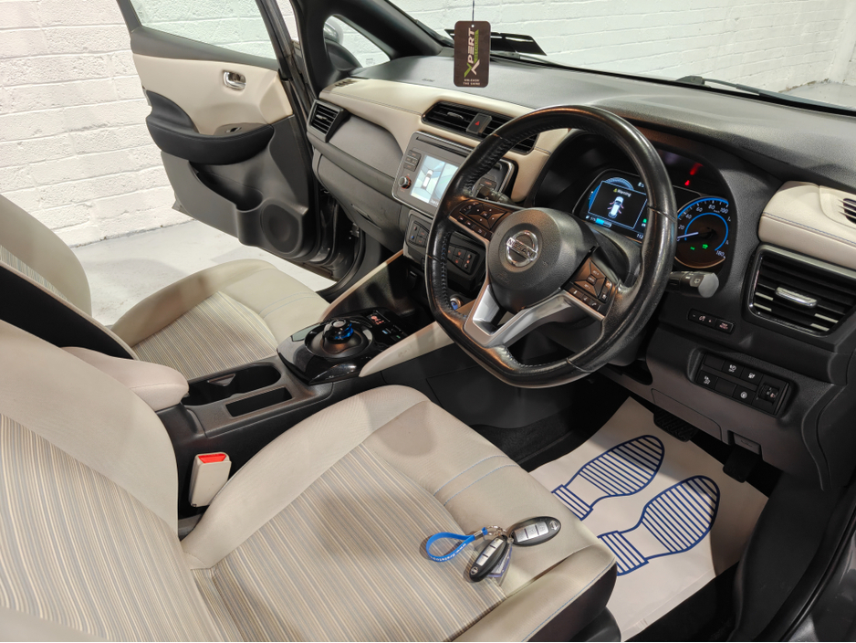 2019 Nissan Leaf - image 10