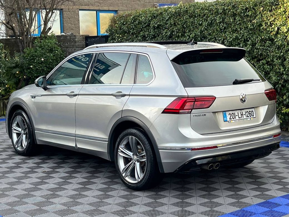 2020 Volkswagen Tiguan R-LINE 2.0 TDI // OPENING PAN ROOF // 19" R-LINE ALLOYS // HEATED R-LINE LEATHER SEATS // 360 PARKING SENSORS €28,900