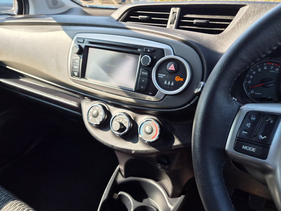 2014 Toyota Yaris - image 20