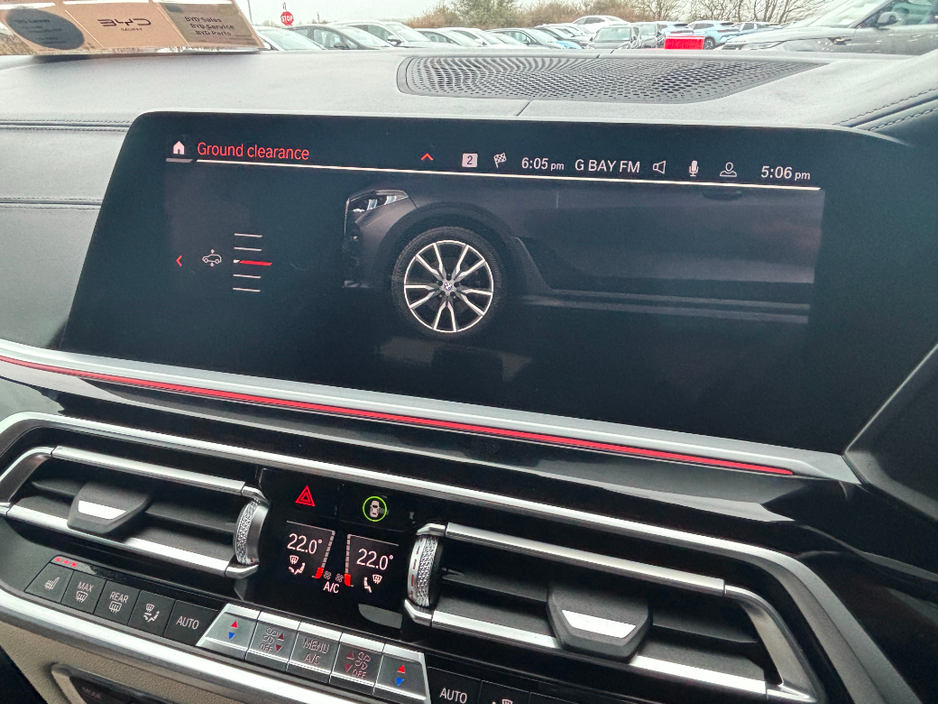 2021 BMW X7 - image 33