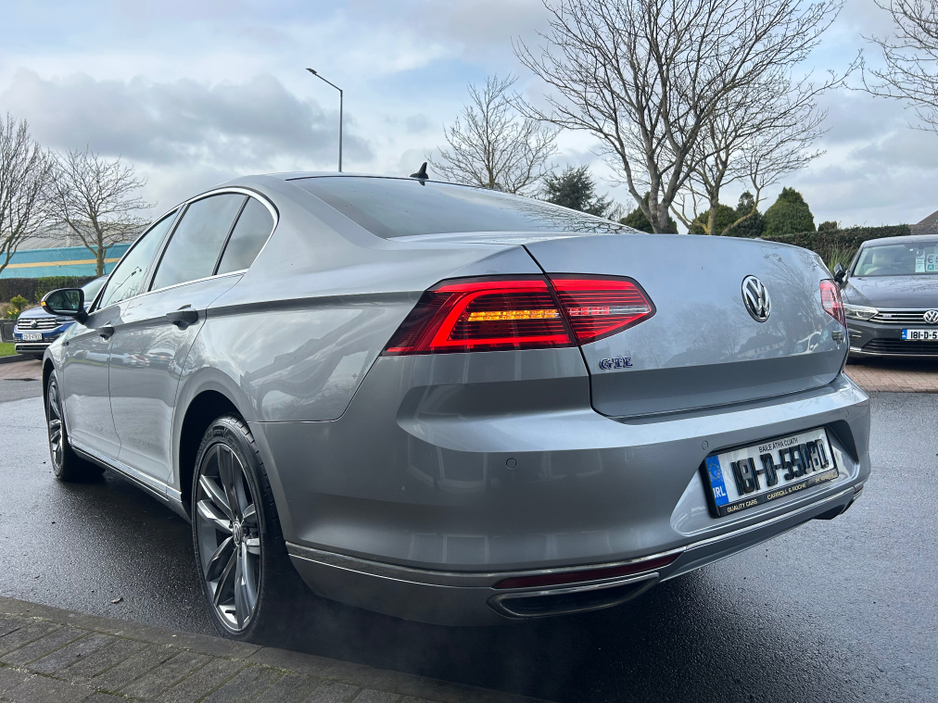 2018 Volkswagen Passat - image 14