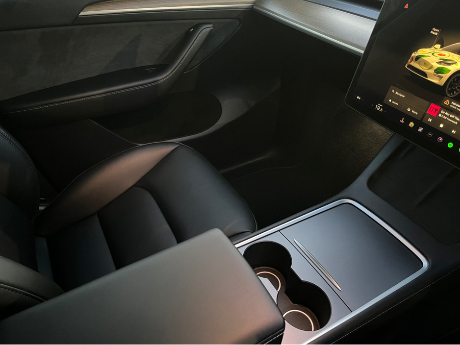 2024 Tesla Model Y - image 10